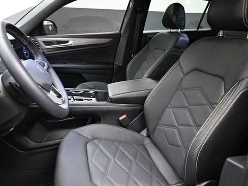 Used 2024 Volkswagen Atlas Cross Sport SE FWD image 13
