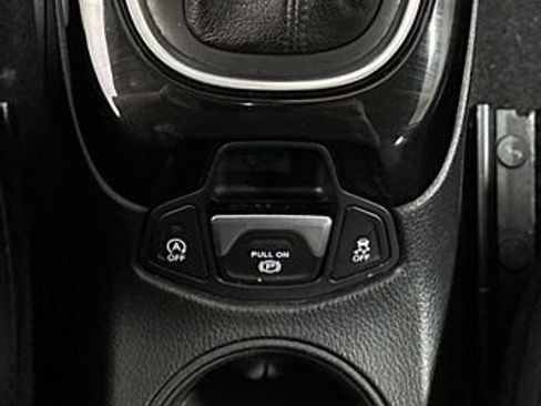 Used 2019 Jeep Compass Latitude FWD image 17