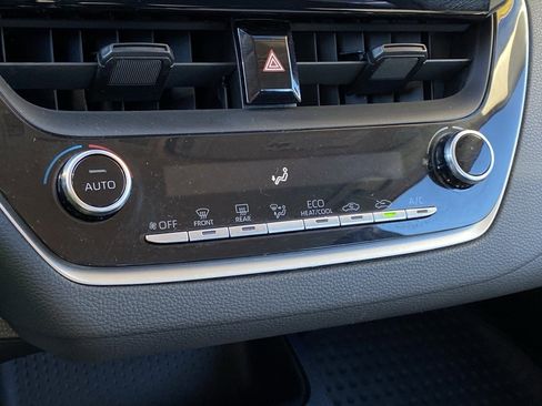 Used 2022 Toyota Corolla LE image 18