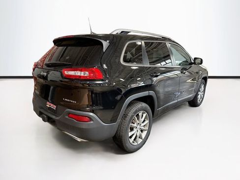 Used 2017 Jeep Cherokee Limited w/ Trailer Tow Group AWD/4WD image 6