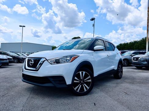 Used 2019 Nissan Kicks SV FWD image 2