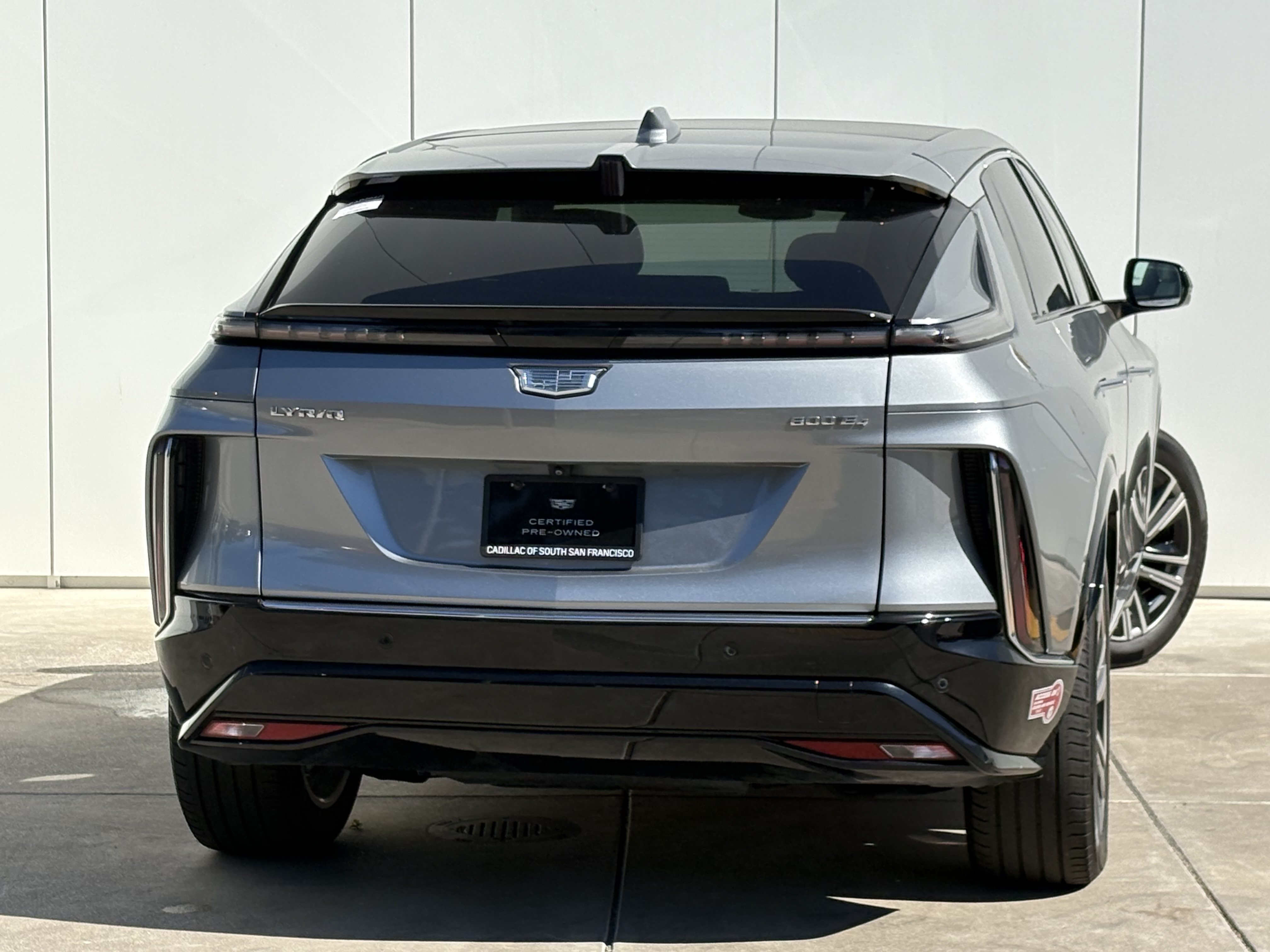 Used 2024 Cadillac Lyriq Luxury AWD/4WD image 6