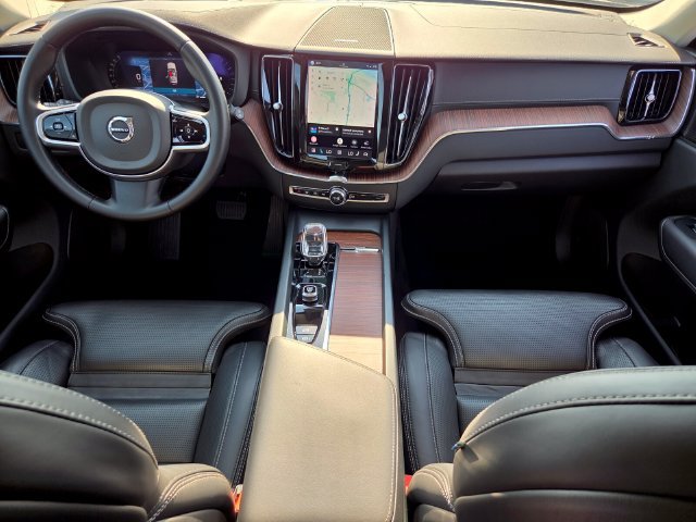 Certified 2023 Volvo XC60 B5 Ultimate FWD image 17