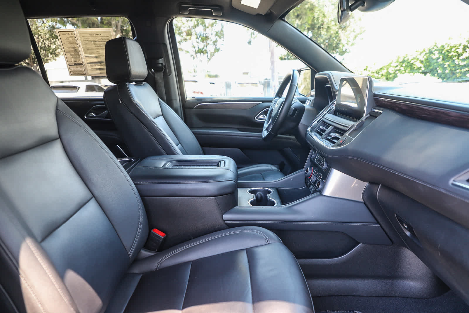 Used 2024 Chevrolet Tahoe LT w/ Luxury Package RWD image 16