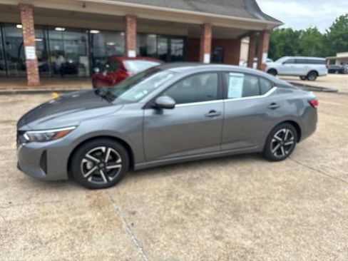 Used 2024 Nissan Sentra SV FWD image 1