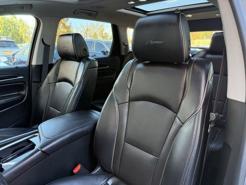 Used 2019 Buick Enclave Avenir image 12