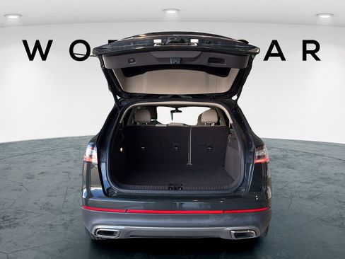 Used 2022 Lincoln Nautilus FWD w/ Premium Package image 18