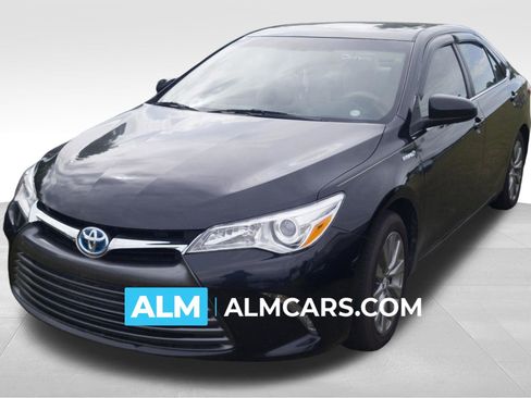 Used 2017 Toyota Camry XLE w/ Moonroof Package FWD image 1