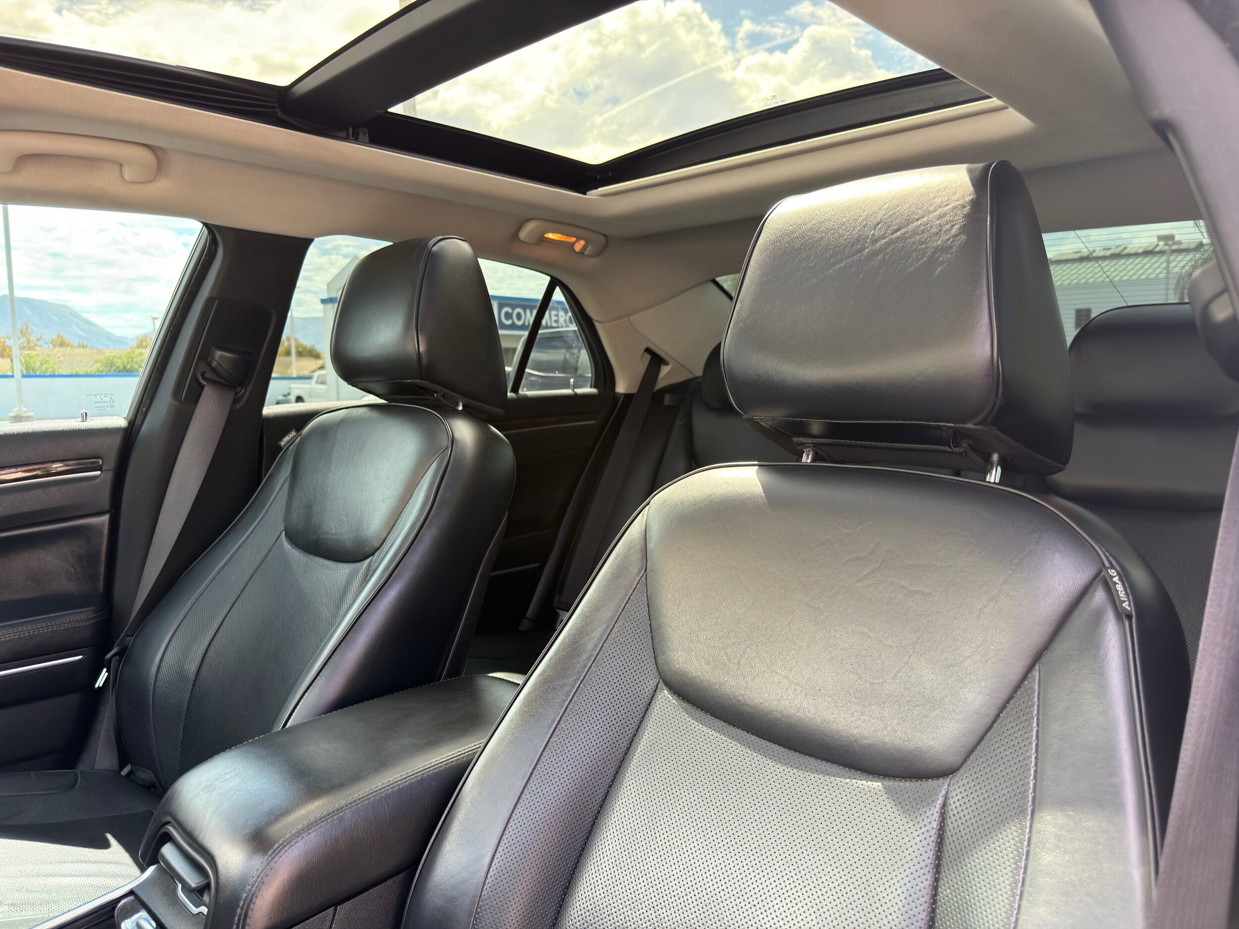 Used 2015 Chrysler 300 C w/ Harman/Kardon Audio Group RWD image 26