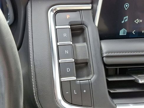 Used 2023 Chevrolet Suburban Z71 w/ Z71 Off-Road Package image 16