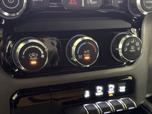 New 2026 RAM 1500 Express AWD/4WD image 16