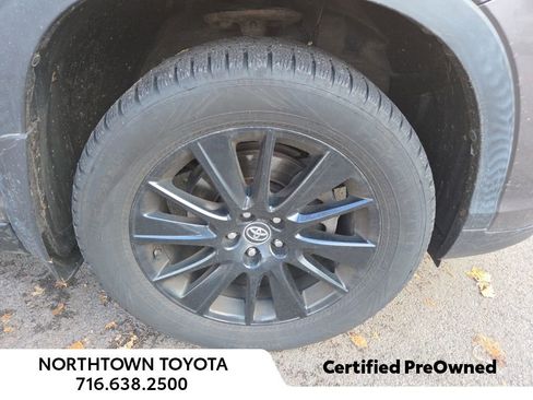 Used 2019 Toyota Highlander XLE image 2