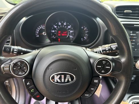 Used 2018 Kia Soul + FWD image 34