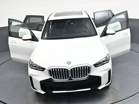 Used 2026 BMW X5 xDrive40i w/ M Sport Package AWD/4WD image 35