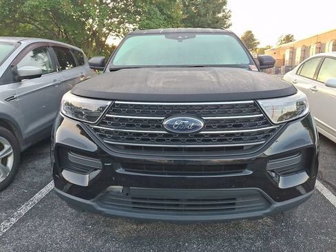 Used 2020 Ford Explorer XLT w/ Comfort Package RWD image 2