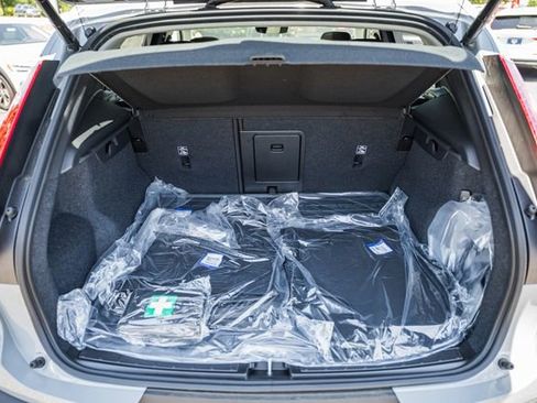 New 2026 Volvo XC40 B5 Plus w/ Protection Package Premier AWD/4WD image 10