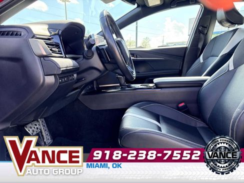 Used 2025 Toyota Camry SE w/ Convenience Package FWD image 11