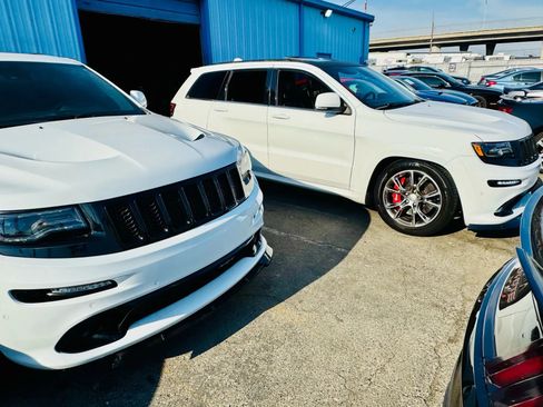 Used 2014 Jeep Grand Cherokee SRT8 w/ Luxury Group II image 64