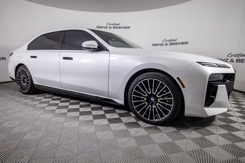 Used 2025 BMW 740i RWD image 2