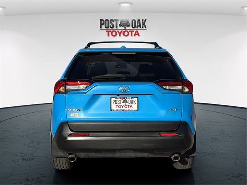 Used 2021 Toyota RAV4 XLE Premium image 6