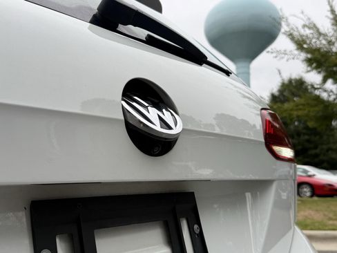 Used 2019 Volkswagen Golf SE image 13