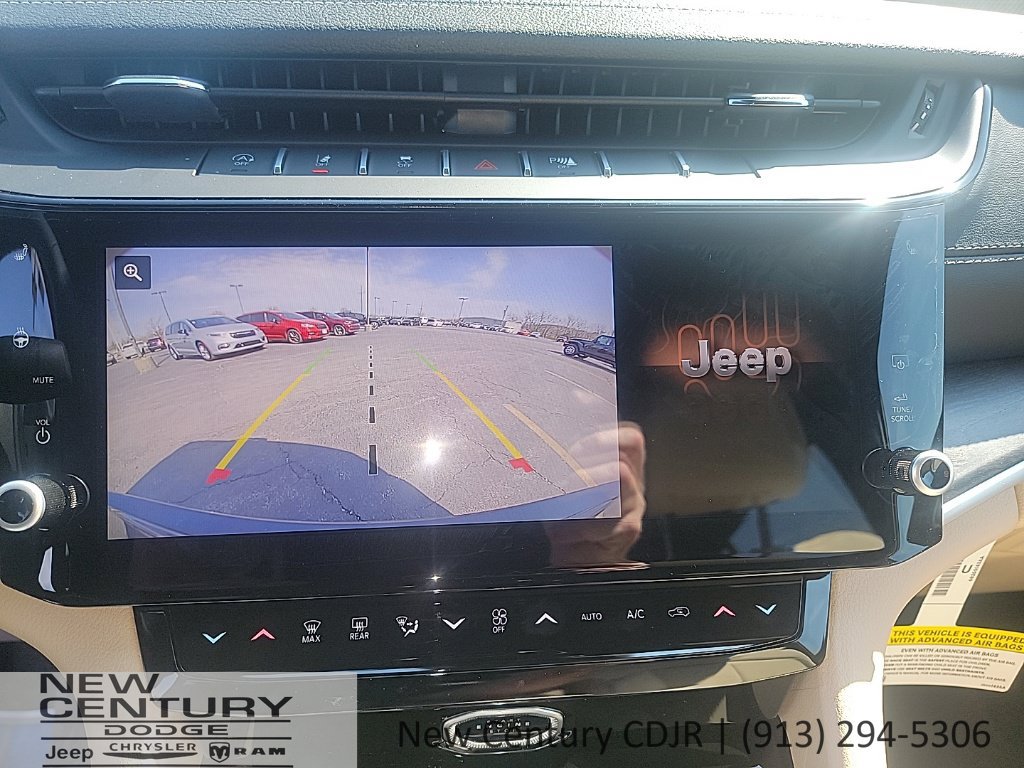 New 2026 Jeep Grand Cherokee Limited w/ Limited Altitude Package AWD/4WD image 16