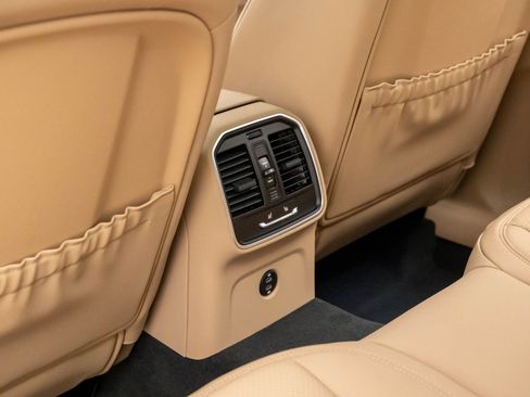 Certified 2026 Porsche Macan image 17