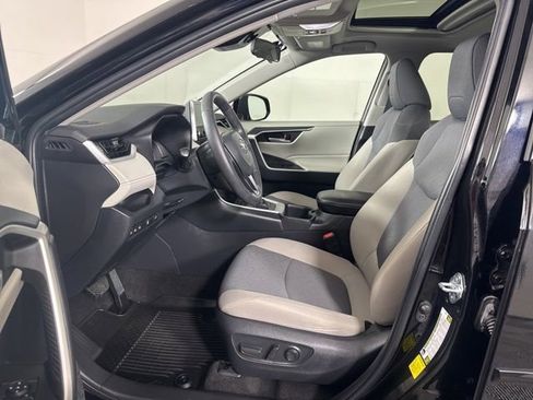 Used 2023 Toyota RAV4 XLE w/ Convenience Package FWD image 11