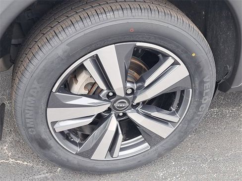 Used 2023 Nissan Rogue SL w/ SL Premium Package image 5