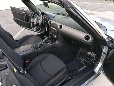 Used 2009 MAZDA MX-5 Miata Sport image 19