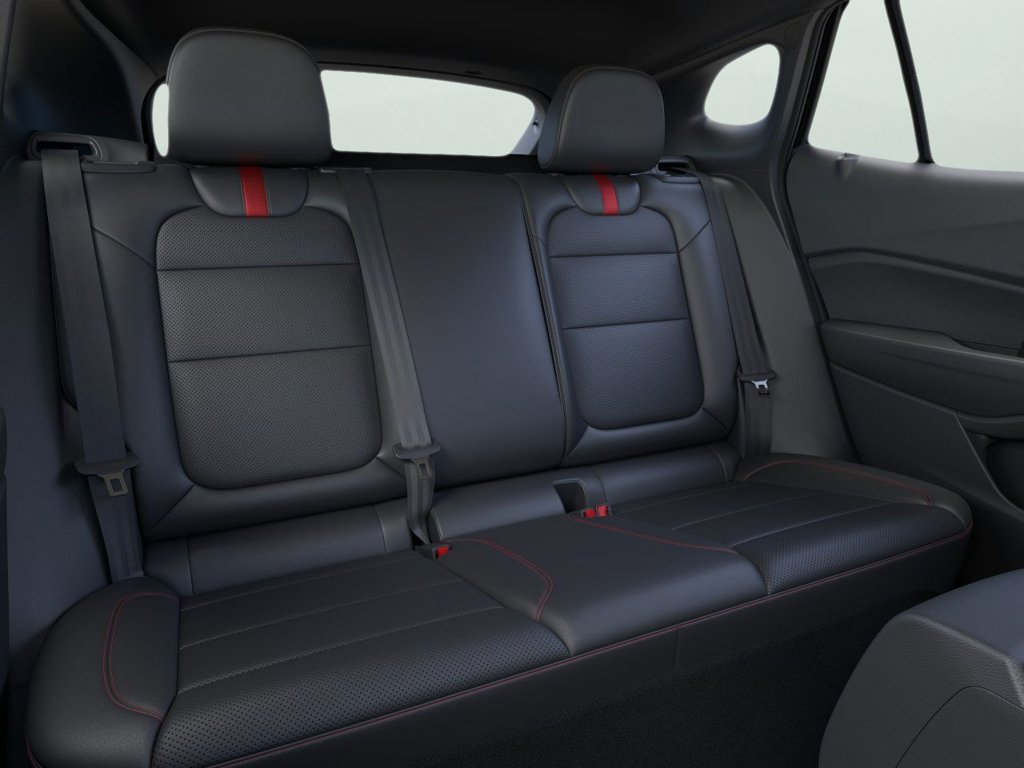 Used 2026 Chevrolet Trax RS w/ Sunroof Package FWD image 17