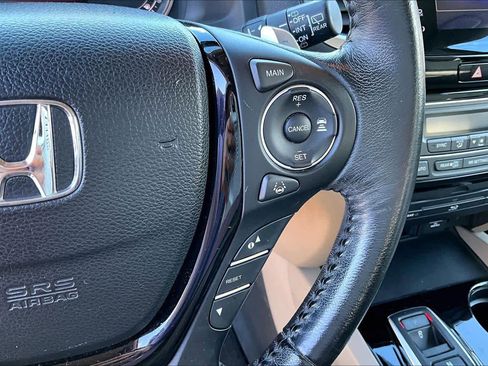 Used 2016 Honda Pilot Touring image 22