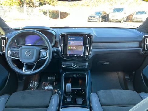 Used 2023 Volvo XC40 Recharge Ultimate image 13