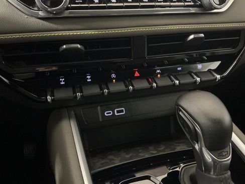 Used 2024 Chevrolet Colorado ZR2 AWD/4WD image 12