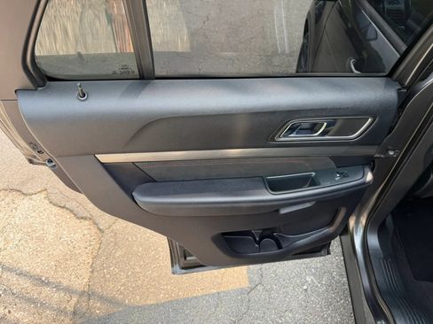 Used 2019 Ford Explorer XLT w/ Equipment Group 202A AWD/4WD image 40