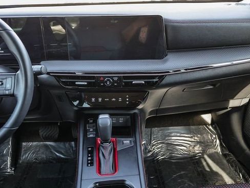 Used 2025 Nissan Kicks SR image 16