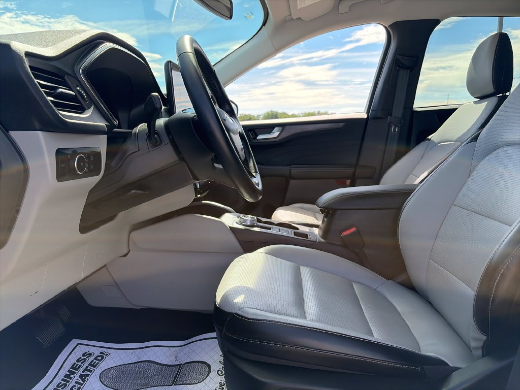 Used 2023 Ford Escape Platinum AWD/4WD image 18