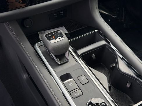 New 2026 Nissan Pathfinder SV image 31