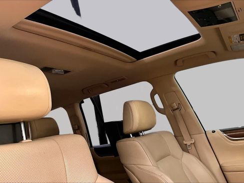 Used 2020 Lexus LX 570 4WD w/ Luxury Package image 14