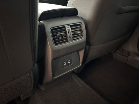 Used 2025 Nissan Rogue SV FWD image 24