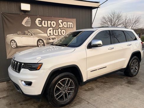 Used 2017 Jeep Grand Cherokee Overland image 2