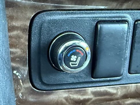 Certified 2020 Nissan Armada Platinum w/ Captain's Chairs Package image 41