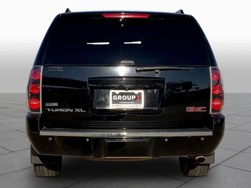 Used 2010 GMC Yukon XL Denali image 4