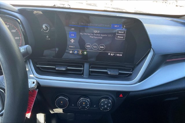 Used 2024 Chevrolet Trax RS w/ Sunroof Package FWD image 30