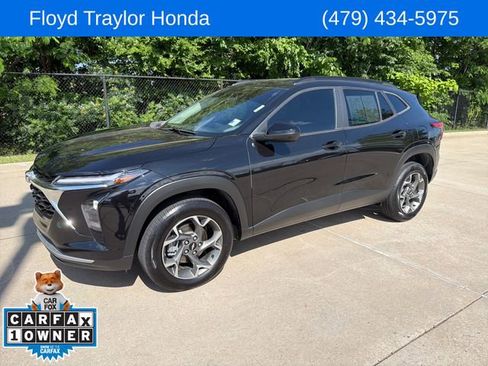 Used 2025 Chevrolet Trax LT w/ LT Convenience Package FWD image 1