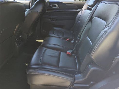 Used 2018 Ford Explorer Limited image 19