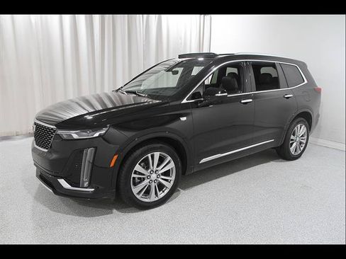 Used 2023 Cadillac XT6 Premium Luxury w/ Technology Package AWD/4WD image 3