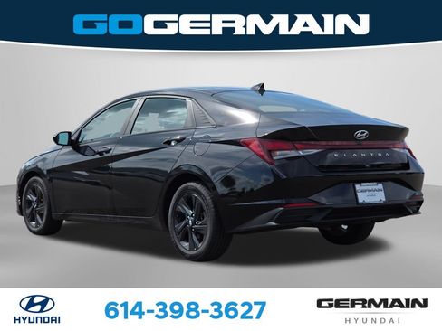 Used 2023 Hyundai Elantra SEL w/ Preferred Accessory Package FWD image 10