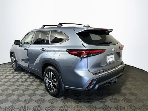 Used 2023 Toyota Highlander XLE AWD/4WD image 6