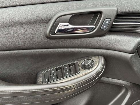 Used 2015 Chevrolet Malibu LT image 17